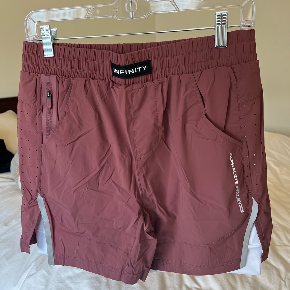 NWT Alphalete infinity speed short 5.5 inches autumn
